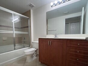 6410 Emerald Dunes Dr in West Palm Beach, FL - Building Photo - Building Photo