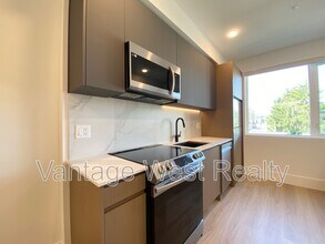 720-720 K. L. O. Rd in Kelowna, BC - Building Photo - Building Photo