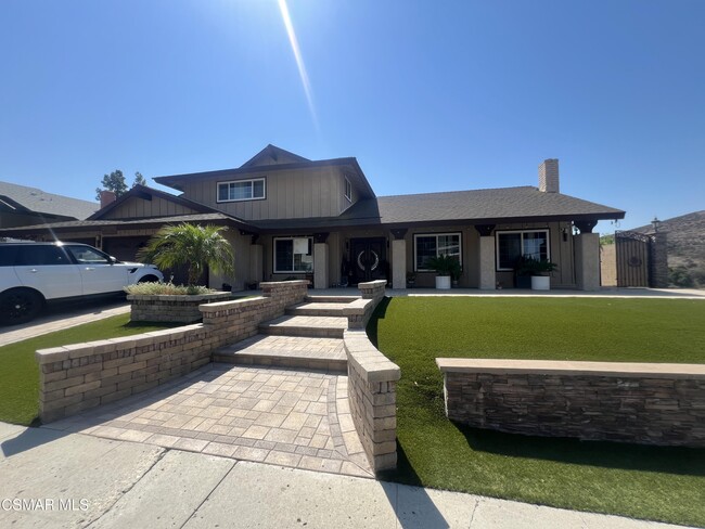 334 W Avenida De Las Flores in Thousand Oaks, CA - Building Photo - Building Photo