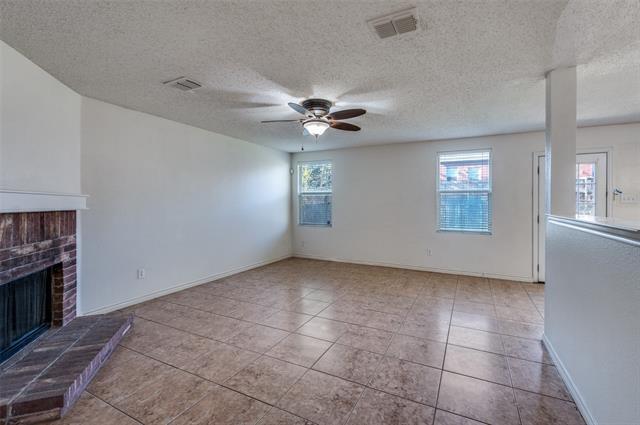 8402 Olivia Meadow Dr in Arlington, TX - Building Photo - Building Photo