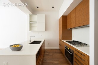 140 W 22nd St in New York, NY - Building Photo - Building Photo