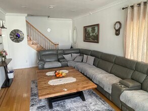 248 Kingsland Ave, Unit 2 in Lyndhurst, NJ - Foto de edificio - Building Photo