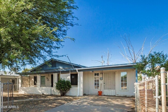 property at 516 W 9th St