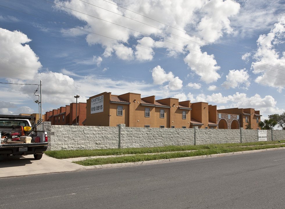 Castelo Apartments in McAllen, TX - Building Photo