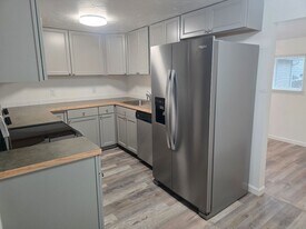 2180 Roosevelt Blvd in Eugene, OR - Building Photo