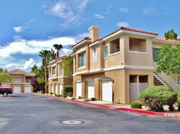 Bella Vista Condominiums in Henderson, NV - Building Photo