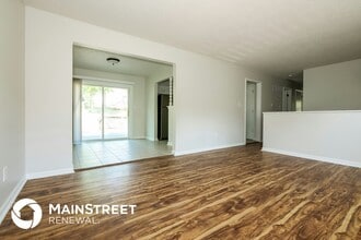 6924 NW Pleasant View Dr in Parkville, MO - Foto de edificio - Building Photo