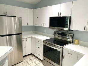 152 Tyson Commons Ln in Braintree, MA - Building Photo - Building Photo