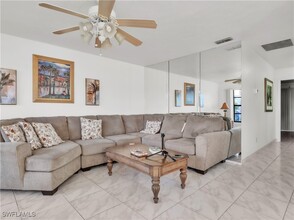 3903 SE 11th Ave in Cape Coral, FL - Foto de edificio - Building Photo
