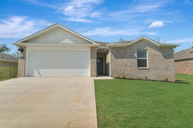 561 Arizona St in Farmington, AR - Building Photo - Building Photo