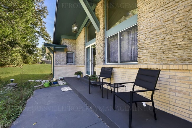 6220 Applegate Ln in Louisville, KY - Building Photo - Building Photo