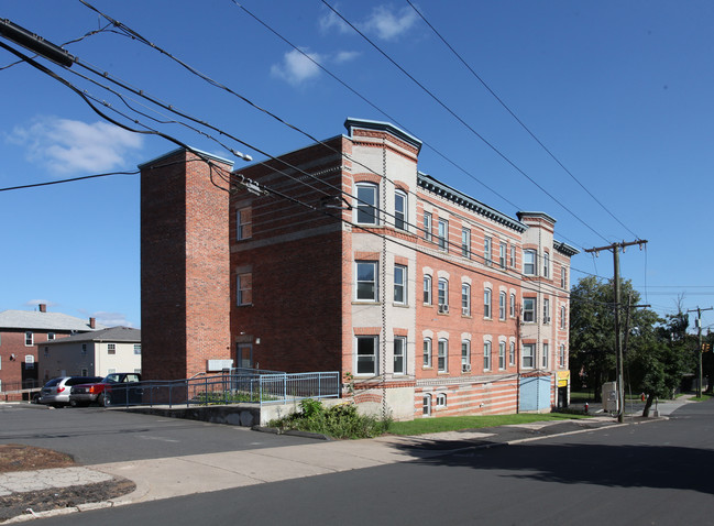 159-163 Broad St in New Britain, CT - Foto de edificio - Building Photo