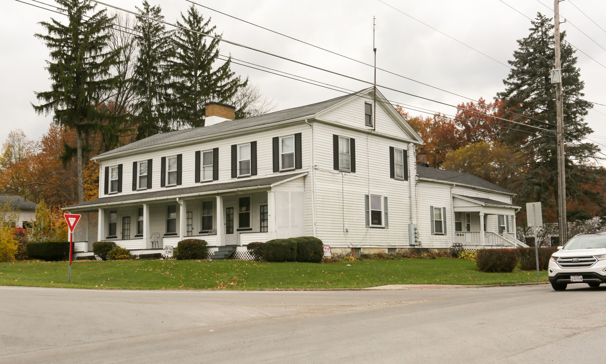 358 State Route 7 SE in Brookfield, OH - Building Photo