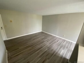 6930 Hyde Park Dr, Unit 304 in San Diego, CA - Building Photo - Building Photo