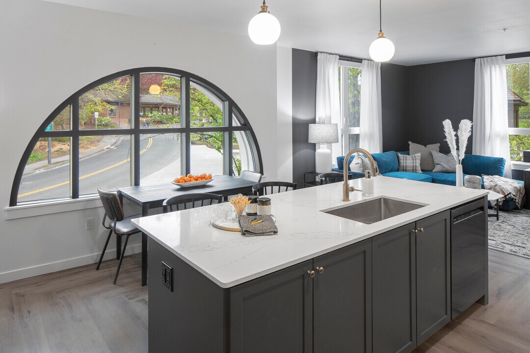 Mercato Grove in Lake Oswego, OR - Building Photo