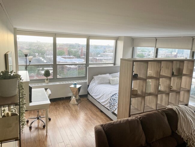3550 N Lake Shore Dr, Unit 1213 in Chicago, IL - Building Photo - Building Photo