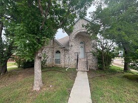 2100 Larkspur St in Flower Mound, TX - Building Photo