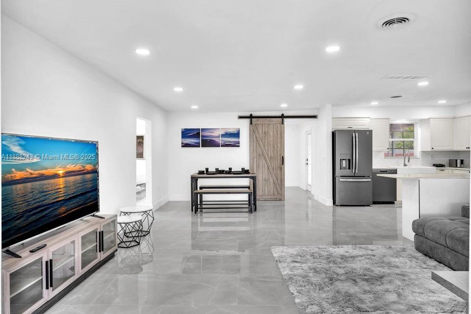 2112 N 14th Terrace in Hollywood, FL - Building Photo