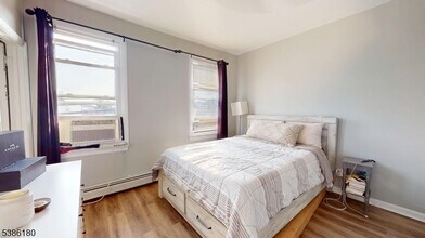 277 2nd Ave W in Newark, NJ - Building Photo - Building Photo