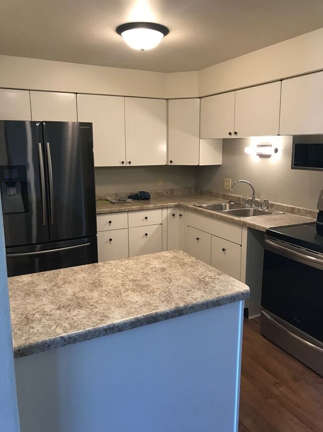 1024 Hunt Ave in Neenah, WI - Building Photo - Building Photo