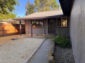 533 NE Olney Ave in Bend, OR - Building Photo - Building Photo