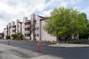 Tudor Park Apartments in Anchorage, AK - Building Photo