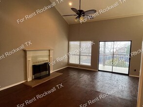 526 Yacht Club Dr in Rockwall, TX - Foto de edificio - Building Photo