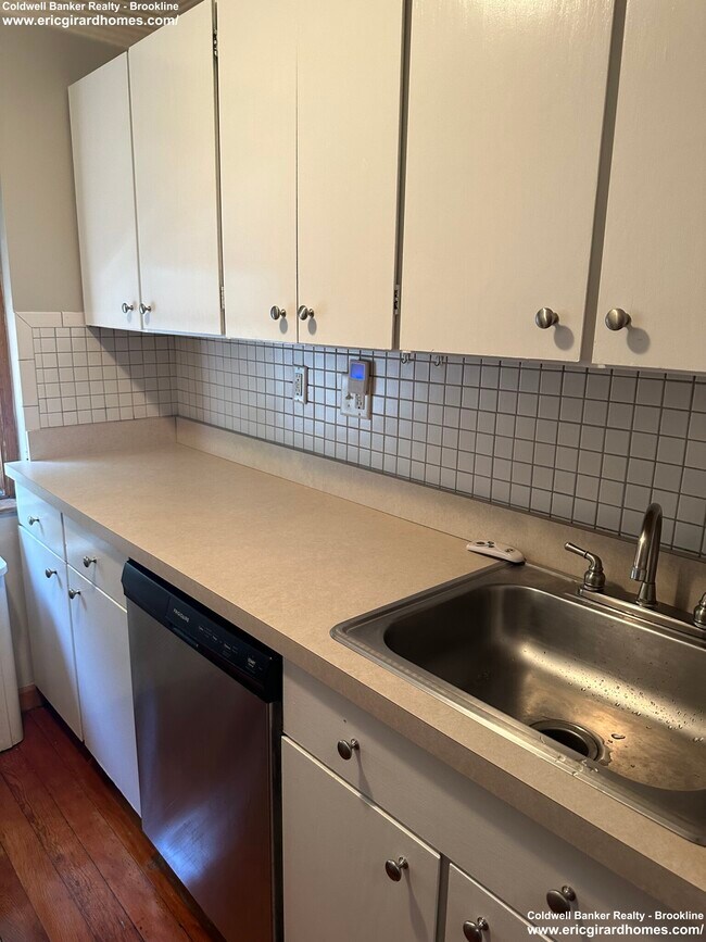 117-121 Jersey St, Unit 1 in Boston, MA - Building Photo - Building Photo