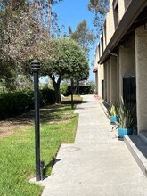 9766 Vía Nola in Burbank, CA - Building Photo - Building Photo