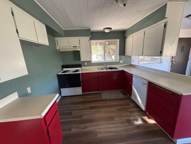 property at 2028 Linden Dr