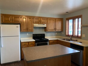 2216 Woodrow Way in Allouez, WI - Building Photo - Building Photo