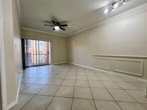 4323 Bayside Village Dr, Unit 202 in Tampa, FL - Building Photo - Building Photo