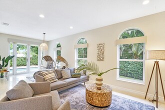 1311 NW 2nd Cir in Boca Raton, FL - Building Photo - Building Photo