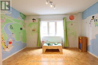 49 Falling River Dr in Richmond Hill, ON - Building Photo - Building Photo