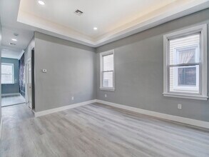 20 W 49th St, Unit 2 in Bayonne, NJ - Foto de edificio - Building Photo