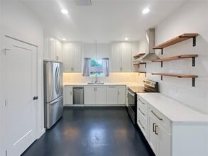 317 8th St in Shiner, TX - Building Photo - Building Photo