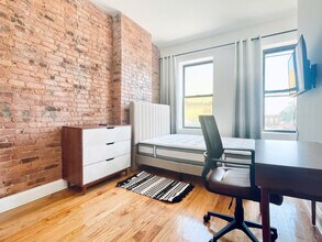 Central AC, washer/dryer, Exposed Brick Ro in Queens, NY - Building Photo - Building Photo