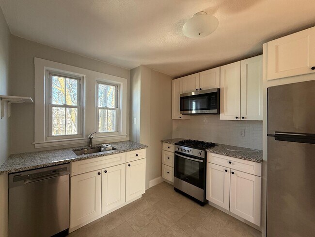 9 Stevens St, Unit 2 in Medford, MA - Building Photo - Building Photo