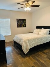 Lakeview Apartments Lakeview Apartments in Laredo, TX - Building Photo - Building Photo