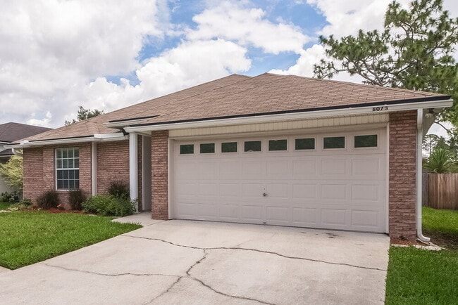 8073 Leafcrest Dr in Jacksonville, FL - Building Photo - Building Photo