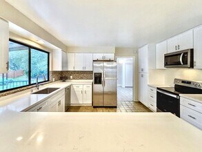 6489 Rainbow Heights Rd in Fallbrook, CA - Building Photo - Building Photo