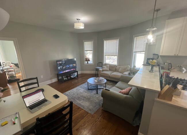 337 Highland Ave, Unit 2 in Somerville, MA - Foto de edificio - Building Photo