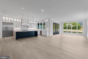 5613 34th St N in Arlington, VA - Building Photo