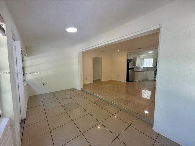 1146 NW 46th St in Miami, FL - Building Photo - Building Photo