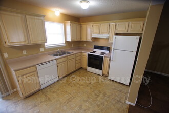10625 N Locust Ct in Kansas City, MO - Building Photo - Building Photo