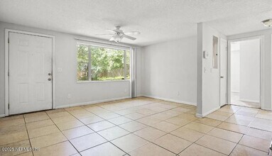 5758 Newberg Ln in Jacksonville, FL - Building Photo - Building Photo