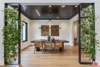 18938 Wells Dr in Los Angeles, CA - Building Photo - Building Photo