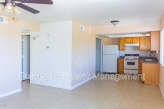 2701 E Beck Ln in Phoenix, AZ - Building Photo - Building Photo