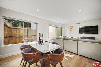 1045 Kings Rd in West Hollywood, CA - Building Photo - Building Photo