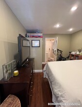 735 Somerville Ave, Unit 1 in Somerville, MA - Foto de edificio - Building Photo